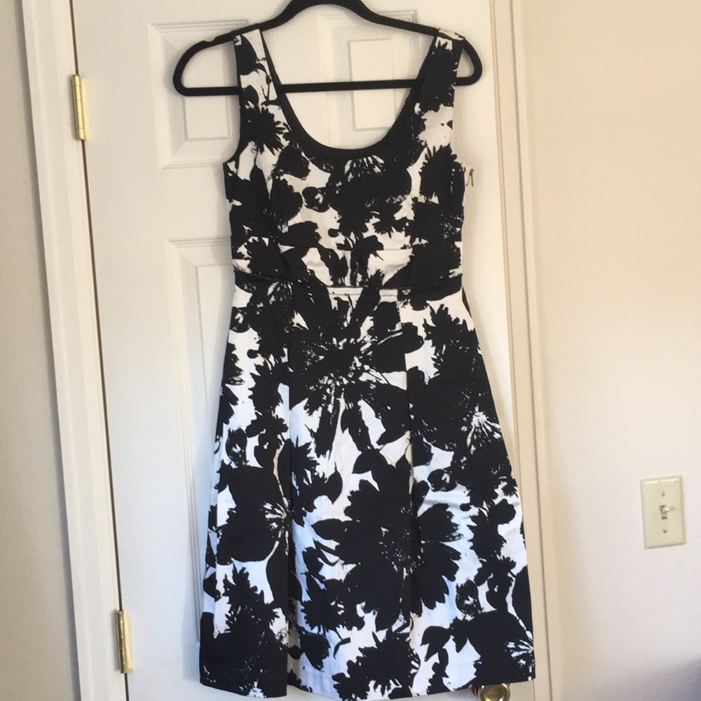 Ann Taylor Pleated White & Black Dress Pockets 2